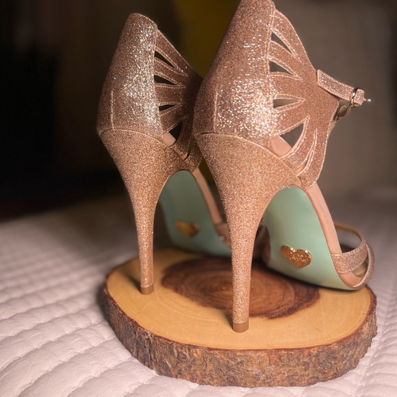 Blue by Betsey Johnson Tee Champagne Glitter Heels Size 9 - Picture 9 of 14